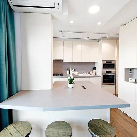 Lakeside By Iulius Mall-private Parking *